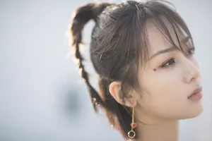 杨紫立春简约甜美写真图片_3