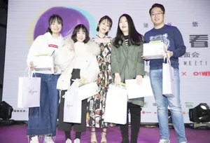 杨紫吊带裸肩长裙发布会性感写真图片