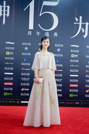 杨紫芭莎慈善夜红毯写真_5