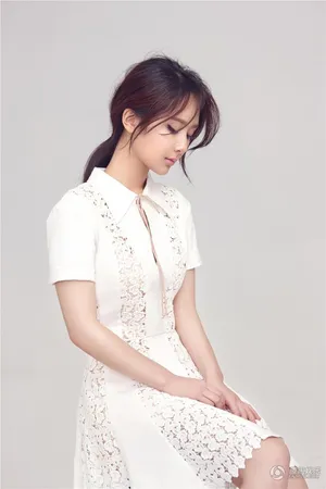 杨紫白色短裙气质唯美写真图片_2