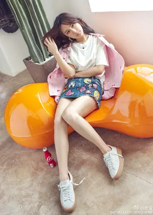 杨紫大长腿性感居家照写真图片