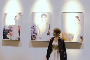 吴昕露背透视长裙梦幻性感写真图片_1