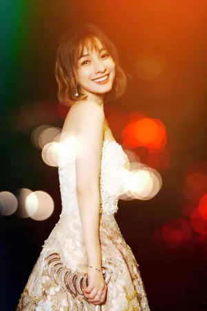 吴昕抹胸长裙优雅迷人写真图片_2