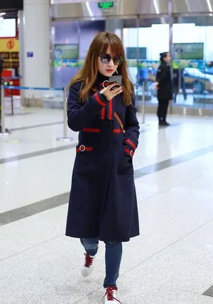 吴昕红蓝混搭风唯美性感写真图片_4