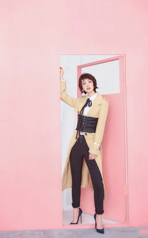 吴昕短发造型迷人写真图片_2