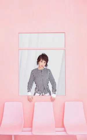 吴昕短发造型迷人写真图片_3