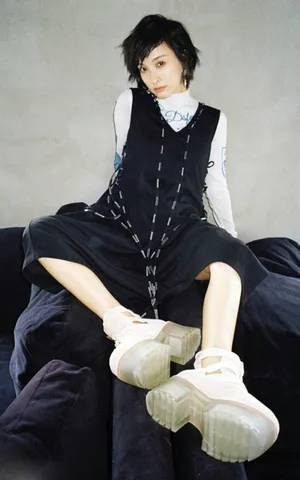 吴昕短发造型迷人写真图片_5
