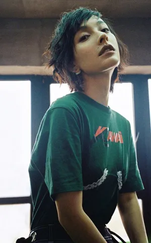 吴昕短发帅气清爽写真图片