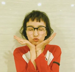 吴昕搞怪自拍图片_1