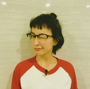 吴昕搞怪自拍图片