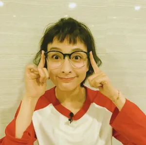 吴昕搞怪自拍图片_2