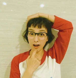 吴昕搞怪自拍图片_4
