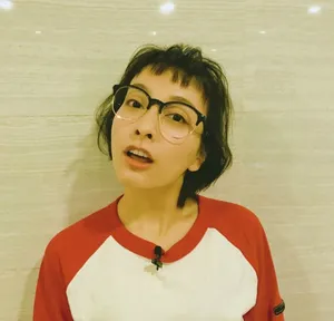 吴昕搞怪自拍图片_5