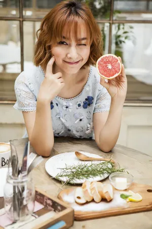 吴昕呆萌演绎森女系甜美写真图片_2