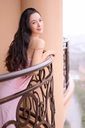 赵韩樱子丝绒吊带裙性感妩媚写真图片_2