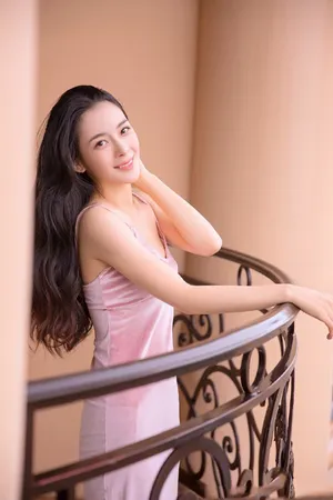 赵韩樱子丝绒吊带裙性感妩媚写真图片_4