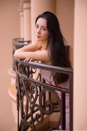赵韩樱子丝绒吊带裙性感妩媚写真图片_7