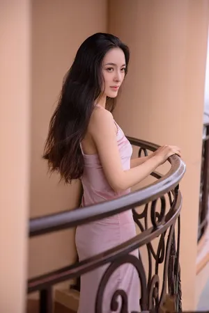 赵韩樱子丝绒吊带裙性感妩媚写真图片_8