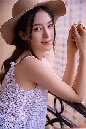 赵韩樱子甜美写真图片：手拿吉他文艺养眼_3