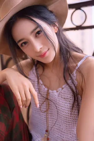 赵韩樱子甜美写真图片：手拿吉他文艺养眼_5