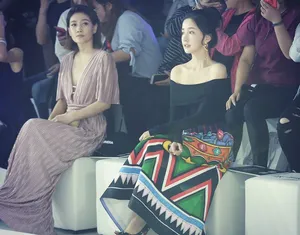 陈欣予小露香肩性感写真温柔妩媚_2
