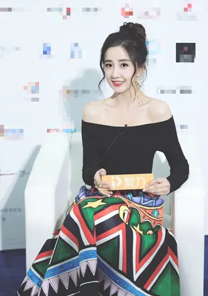 陈欣予小露香肩性感写真温柔妩媚_3