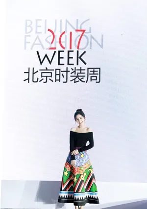 陈欣予小露香肩性感写真温柔妩媚_4