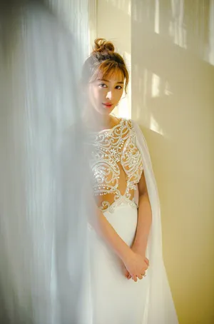 甘婷婷性感白裙迷人写真高清图片