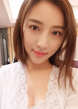 甘婷婷微博自拍事业线迷人_3