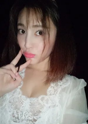 甘婷婷微博自拍事业线迷人_5