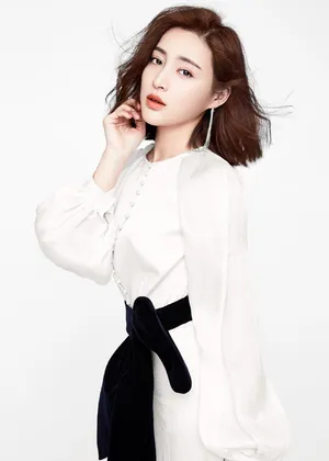甘婷婷纯白时尚写真英气逼人_5