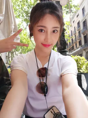 甘婷婷国外街拍黑丝迷人_4