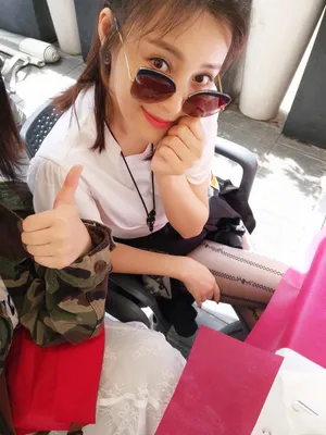 甘婷婷国外街拍黑丝迷人_7
