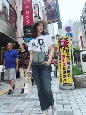甘婷婷日本街拍写真图片
