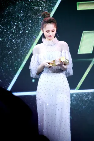安悦溪唯美活动照图片