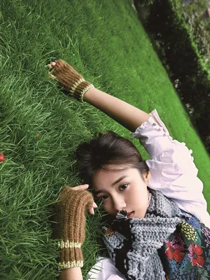 安悦溪最新冬日户外时尚写真高清图片_2