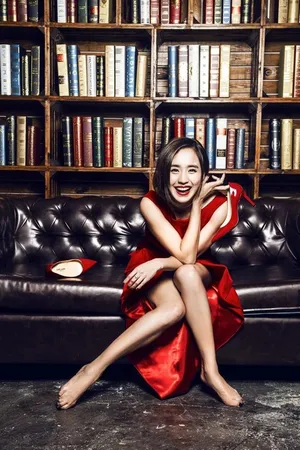 王智烈焰红唇女王范性感写真图片_7