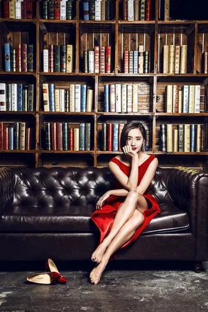 王智烈焰红唇女王范性感写真图片_8