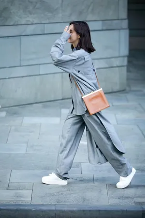 气质女星王智休闲风时尚街拍图片_3