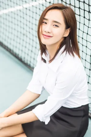 王智校园清爽短裙迷人写真_2