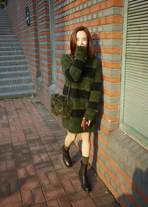 王智甜美笑容街拍写真图片_5