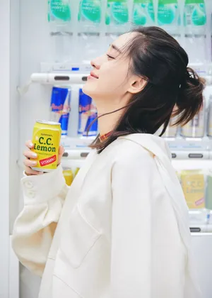王智深V热裤街拍写真_2
