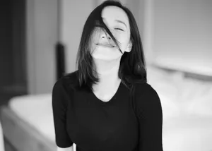 王智9月初秋黑白风格写真图片_3