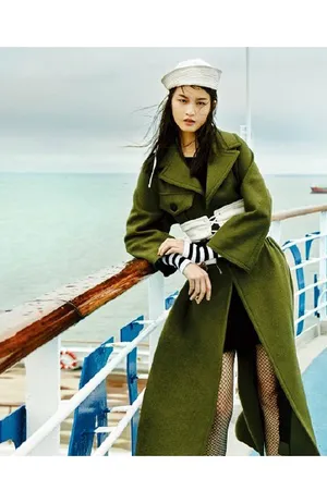 谢欣海军风时尚杂志写真高清图片_3