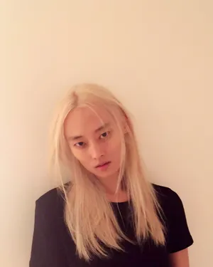 李小星银色长发生活照高清图片