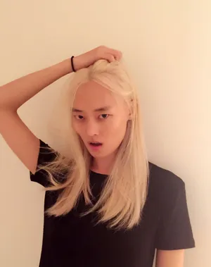 李小星银色长发生活照高清图片_2