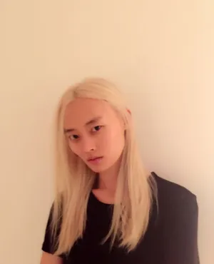 李小星银色长发生活照高清图片_3