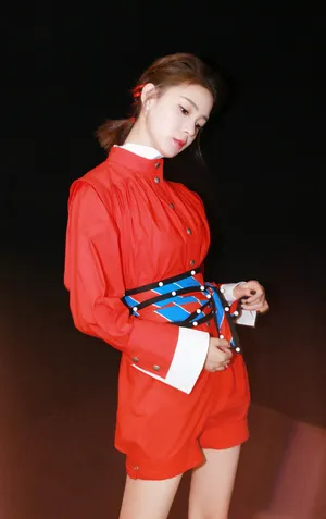 陈瑶性感红衣唯美写真图片_4