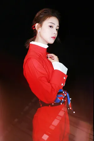 陈瑶性感红衣唯美写真图片_5