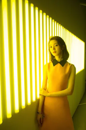 陈瑶粉色长裙活动现场性感写真图片_1
